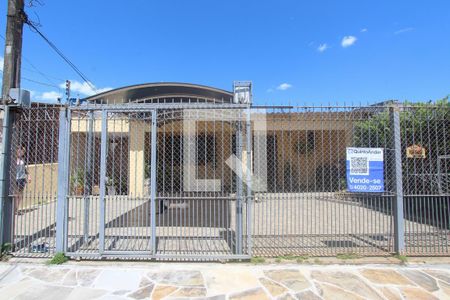 Casa à venda com 180m², 3 quartos e 2 vagas Casa à venda com 180m², 3 quartos e 2 vagasFachada