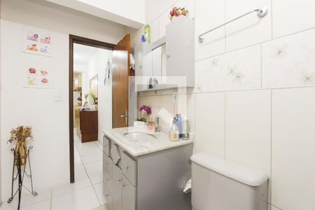 Casa à venda com 180m², 3 quartos e 2 vagas Casa à venda com 180m², 3 quartos e 2 vagasBanheiro social