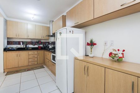 Casa à venda com 180m², 3 quartos e 2 vagas Casa à venda com 180m², 3 quartos e 2 vagasCozinha