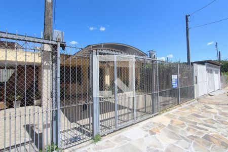 Casa à venda com 180m², 3 quartos e 2 vagas Casa à venda com 180m², 3 quartos e 2 vagasFachada