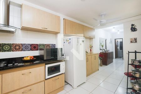Casa à venda com 180m², 3 quartos e 2 vagas Casa à venda com 180m², 3 quartos e 2 vagasCozinha