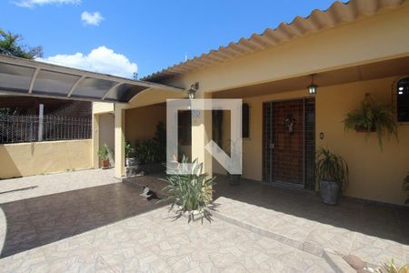 Casa à venda com 180m², 3 quartos e 2 vagas Casa à venda com 180m², 3 quartos e 2 vagasPatio