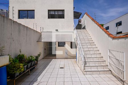 Casa para alugar com 263m², 3 quartos e 6 vagasQuintal