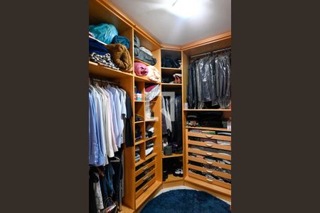 Casa para alugar com 263m², 3 quartos e 6 vagasCloset