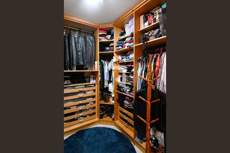 Casa para alugar com 263m², 3 quartos e 6 vagasCloset