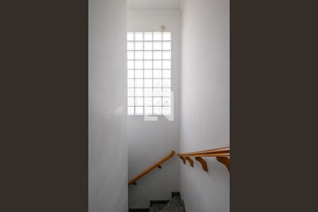 Casa para alugar com 263m², 3 quartos e 6 vagasEscada