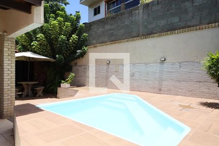 Casa à venda com 256m², 4 quartos e 2 vagaspiscina