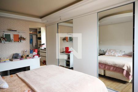 Casa à venda com 256m², 4 quartos e 2 vagasSuíte 