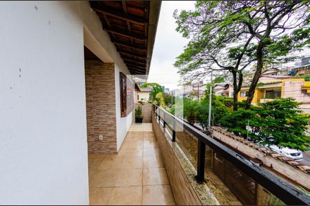 Casa à venda com 300m², 5 quartos e 2 vagasVaranda