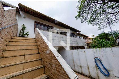 Casa à venda com 300m², 5 quartos e 2 vagasVaranda