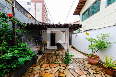 Casa à venda com 300m², 5 quartos e 2 vagasQuintal