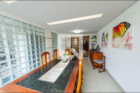 Casa à venda com 300m², 5 quartos e 2 vagasSala de jantar