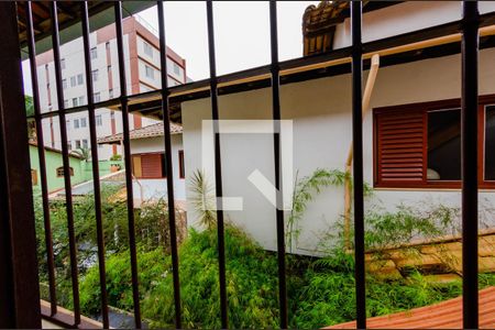 Casa à venda com 300m², 5 quartos e 2 vagasVista