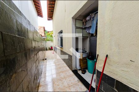 Casa à venda com 300m², 5 quartos e 2 vagasCasa 2 - Área de serviço