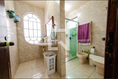 Casa à venda com 300m², 5 quartos e 2 vagasBanheiro suíte 1