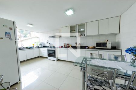 Casa à venda com 300m², 5 quartos e 2 vagasCozinha