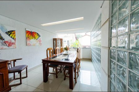 Casa à venda com 300m², 5 quartos e 2 vagasSala de jantar