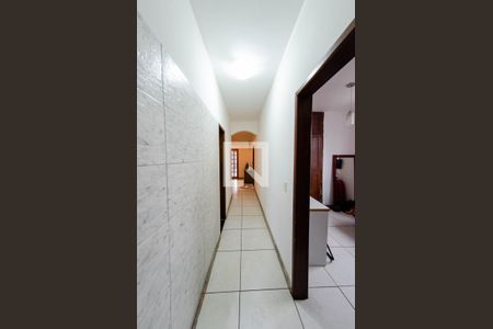 Casa à venda com 300m², 5 quartos e 2 vagasCorredor