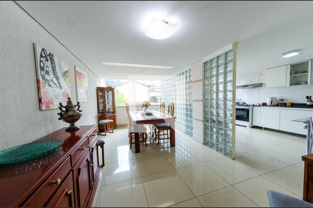 Casa à venda com 300m², 5 quartos e 2 vagasSala de jantar