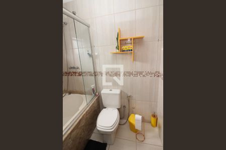 Casa de condomínio à venda com 263m², 3 quartos e 2 vagas Casa de condomínio à venda com 263m², 3 quartos e 2 vagasBanheiro da Suíte