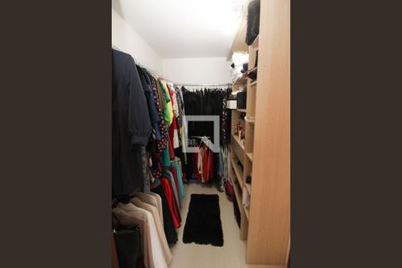 Casa de condomínio à venda com 263m², 3 quartos e 2 vagas Casa de condomínio à venda com 263m², 3 quartos e 2 vagasCloset da suíte