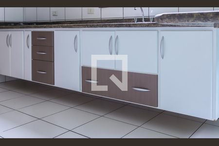 Casa para alugar com 130m², 3 quartos e 3 vagasCozinha - Armários pia