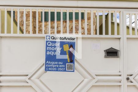 Casa para alugar com 130m², 3 quartos e 3 vagasFachada com Plaquinha