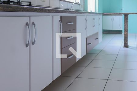 Casa para alugar com 130m², 3 quartos e 3 vagasCozinha - Armários pia