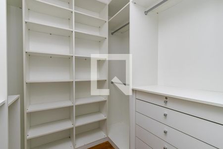 Apartamento à venda com 98m², 2 quartos e 2 vagas Apartamento à venda com 98m², 2 quartos e 2 vagasCloset da Suíte 1
