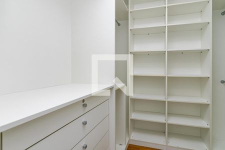 Apartamento à venda com 98m², 2 quartos e 2 vagas Apartamento à venda com 98m², 2 quartos e 2 vagasCloset da Suíte 1