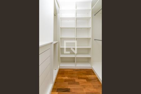 Apartamento à venda com 98m², 2 quartos e 2 vagas Apartamento à venda com 98m², 2 quartos e 2 vagasCloset da Suíte 1