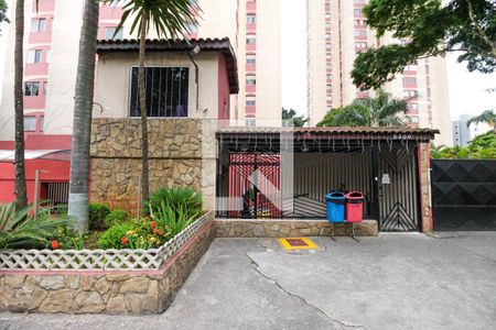 Apartamento para alugar com 48m², 2 quartos e 1 vaga Apartamento para alugar com 48m², 2 quartos e 1 vagaFachada