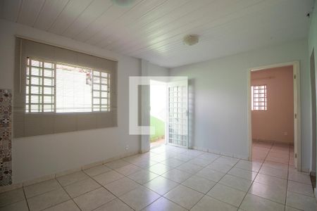 Sala de casa para alugar com 4 quartos, 100m² em Setor Aeroporto, Goiânia