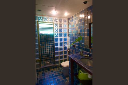 Casa para alugar com 230m², 4 quartos e 2 vagas Casa para alugar com 230m², 4 quartos e 2 vagasBanheiro social