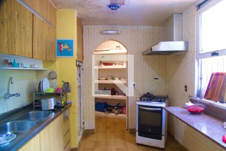 Casa para alugar com 230m², 4 quartos e 2 vagas Casa para alugar com 230m², 4 quartos e 2 vagasCopa / Cozinha