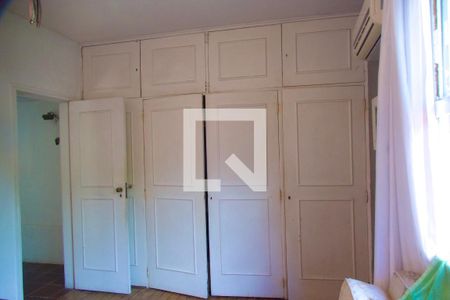 Casa para alugar com 230m², 4 quartos e 2 vagas Casa para alugar com 230m², 4 quartos e 2 vagasQuarto