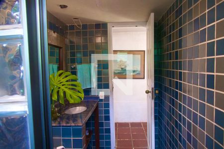 Casa para alugar com 230m², 4 quartos e 2 vagas Casa para alugar com 230m², 4 quartos e 2 vagasBanheiro social