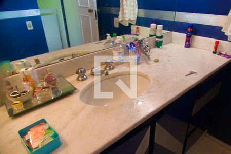 Casa para alugar com 230m², 4 quartos e 2 vagas Casa para alugar com 230m², 4 quartos e 2 vagasSuíte banheiro