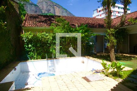 Casa para alugar com 230m², 4 quartos e 2 vagas Casa para alugar com 230m², 4 quartos e 2 vagasPiscina