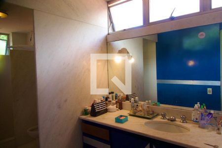 Casa para alugar com 230m², 4 quartos e 2 vagas Casa para alugar com 230m², 4 quartos e 2 vagasSuíte banheiro