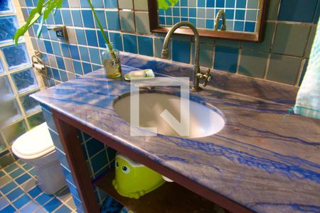 Casa para alugar com 230m², 4 quartos e 2 vagas Casa para alugar com 230m², 4 quartos e 2 vagasBanheiro social