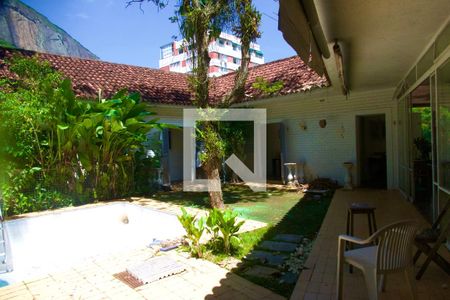 Casa para alugar com 230m², 4 quartos e 2 vagas Casa para alugar com 230m², 4 quartos e 2 vagasPiscina