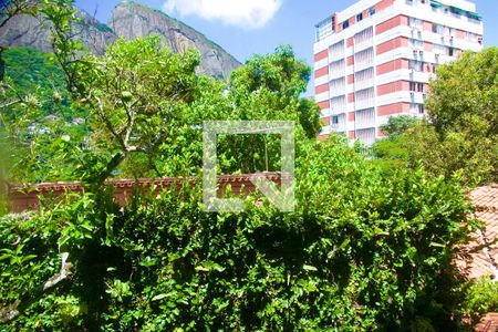 Casa para alugar com 230m², 4 quartos e 2 vagas Casa para alugar com 230m², 4 quartos e 2 vagasSuíte