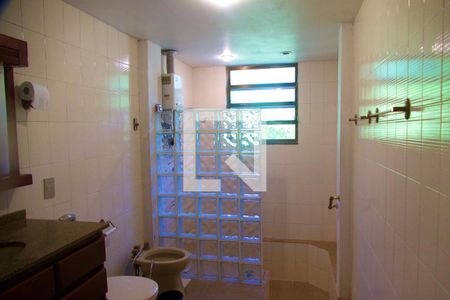 Casa para alugar com 230m², 4 quartos e 2 vagas Casa para alugar com 230m², 4 quartos e 2 vagasSuíte banheiro