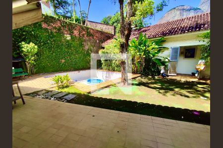 Casa para alugar com 230m², 4 quartos e 2 vagas Casa para alugar com 230m², 4 quartos e 2 vagasPiscina