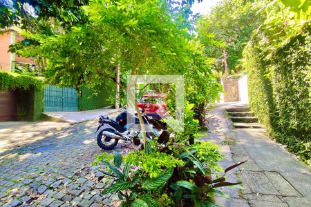 Casa para alugar com 230m², 4 quartos e 2 vagas Casa para alugar com 230m², 4 quartos e 2 vagasVista da Rua