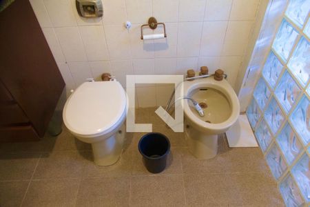 Casa para alugar com 230m², 4 quartos e 2 vagas Casa para alugar com 230m², 4 quartos e 2 vagasSuíte banheiro