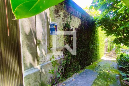 Casa para alugar com 230m², 4 quartos e 2 vagas Casa para alugar com 230m², 4 quartos e 2 vagasFachada com cartaz QA