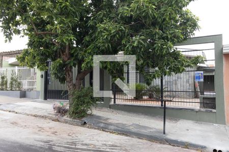 Casa para alugar com 100m², 2 quartos e 2 vagas Casa para alugar com 100m², 2 quartos e 2 vagasFachada