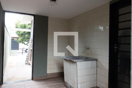 Casa para alugar com 100m², 2 quartos e 2 vagas Casa para alugar com 100m², 2 quartos e 2 vagasLavanderia